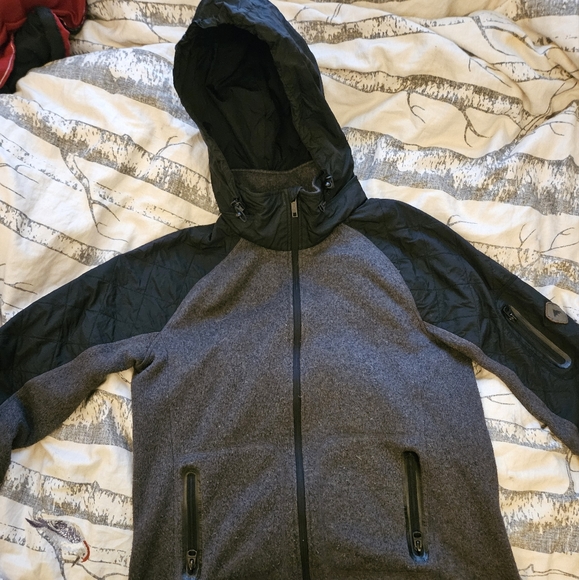 Burton zip up sweater Large but feels a bit smaller more like a medium - Picture 2 of 16